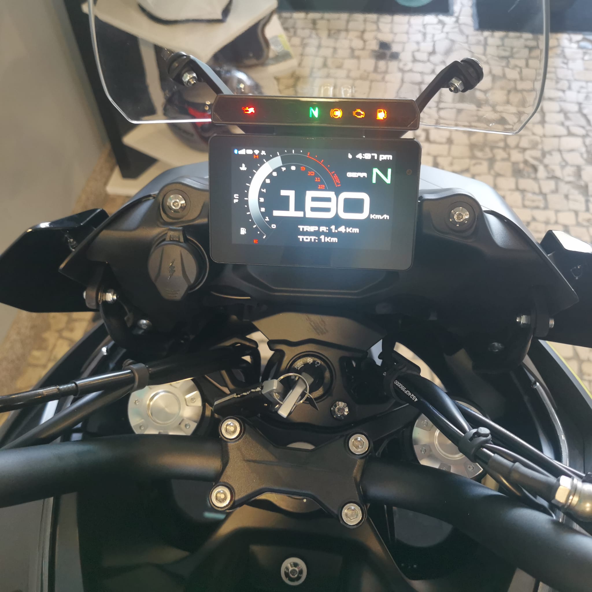 https://zero-km.pt/ZeroKm/Produtos/trk702x 7.jpeg